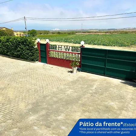 Quarto em Acomodações Particulares W.h.house Atouguia Da Baleia