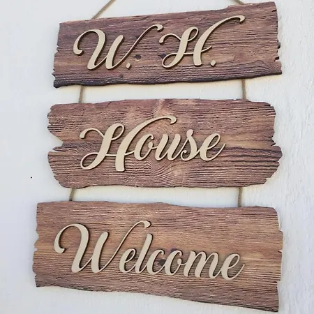 W.h.house Atouguia da Baleia